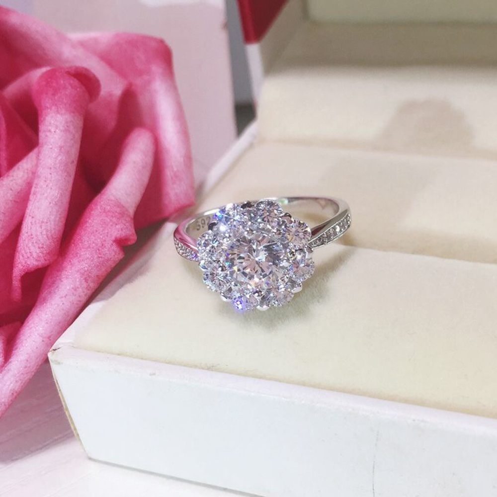 Gorgeous Cubic Zirconia Flower Ring